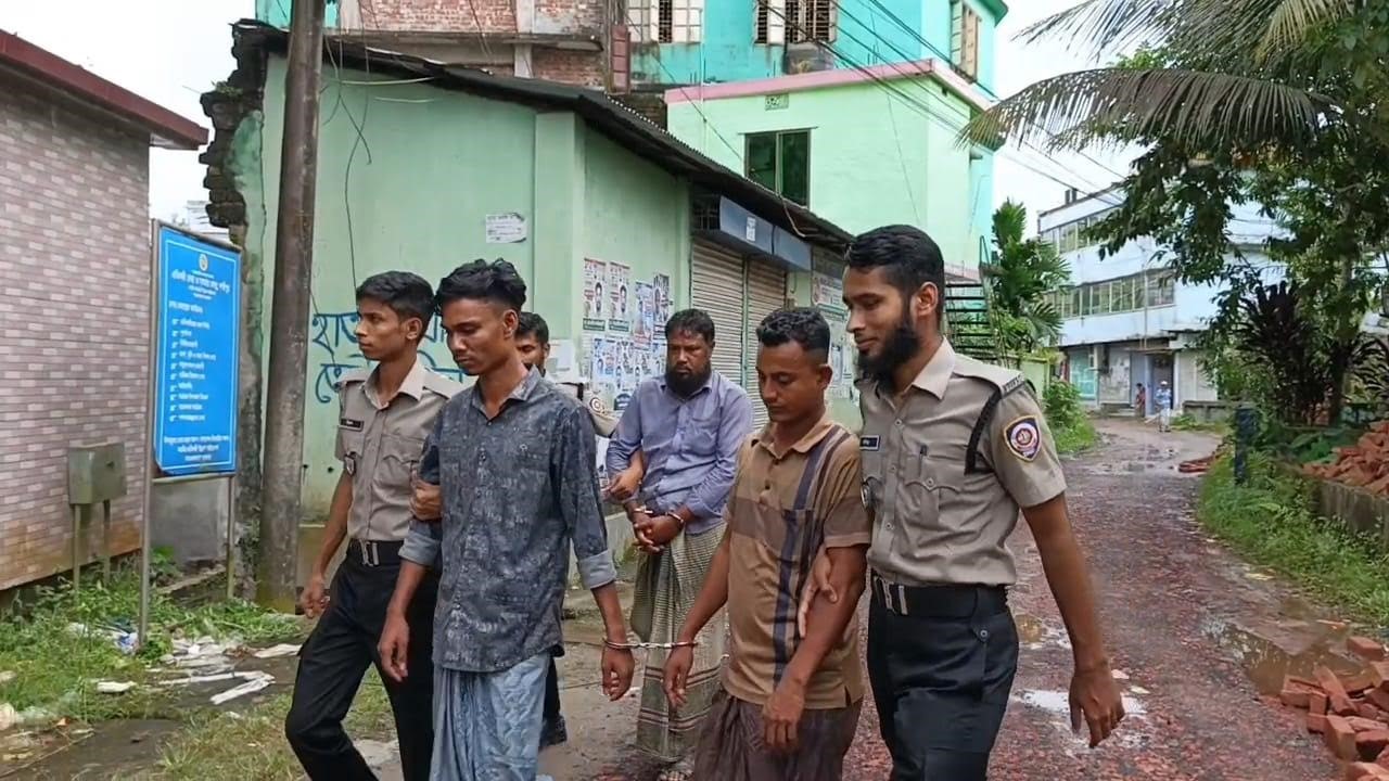 পায়ুপথে সাড়ে ৫ হাজার ইয়াবা পাচার, আটক ৩